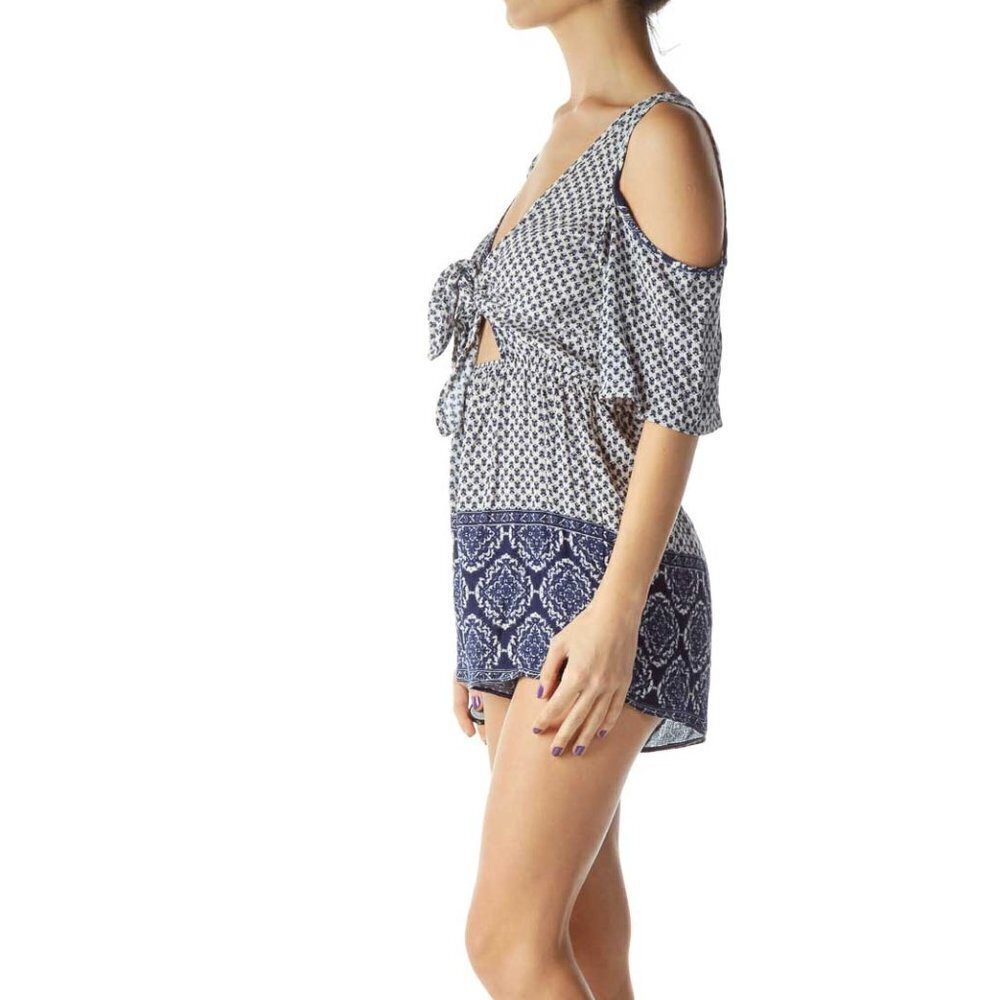 Kendall + Kylie Blue White Off-Shoulder Print Romper - Picture 2 of 3